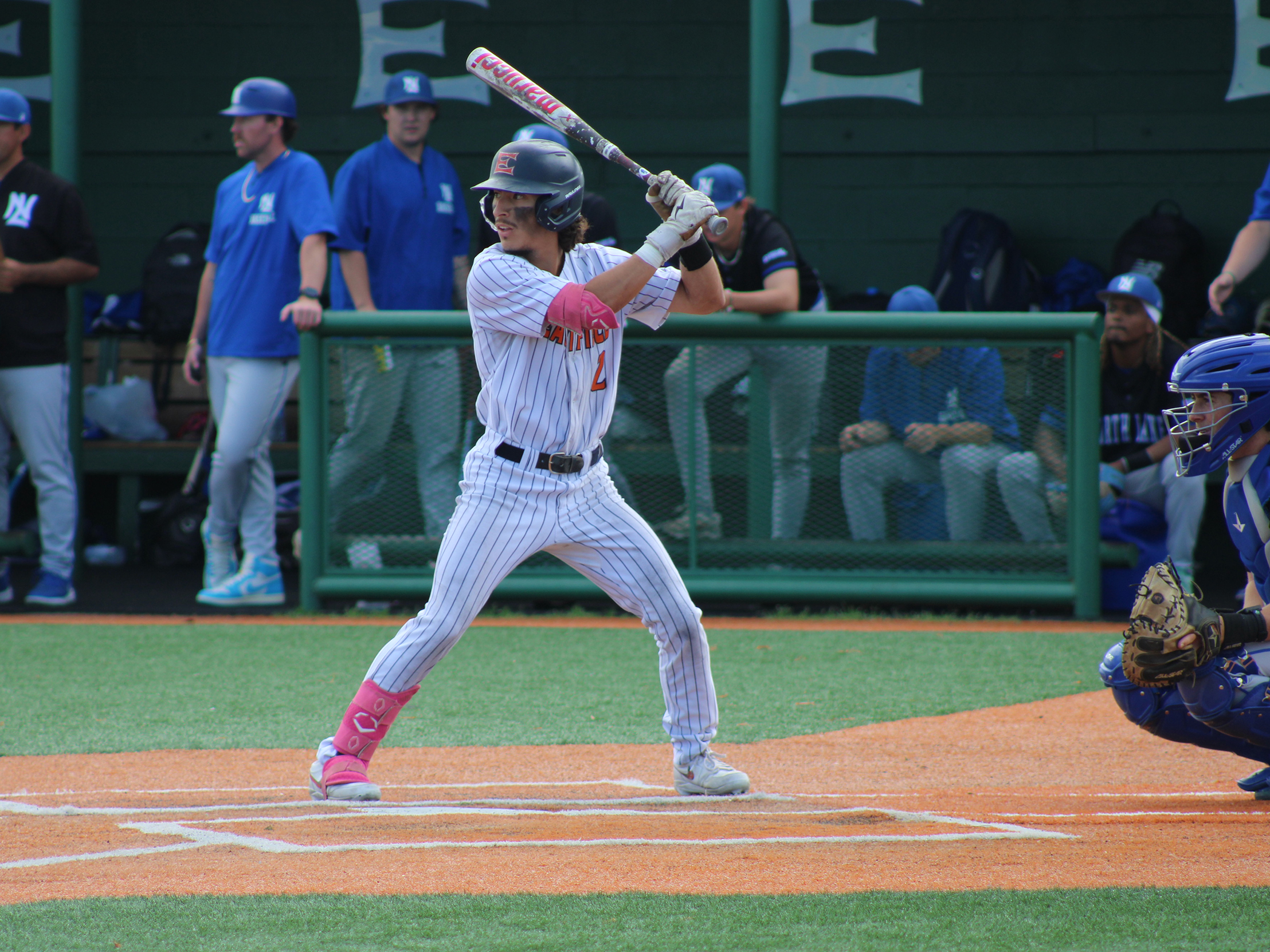 Bees Buzz by Blazers to Take 7-Game Lead in DAC