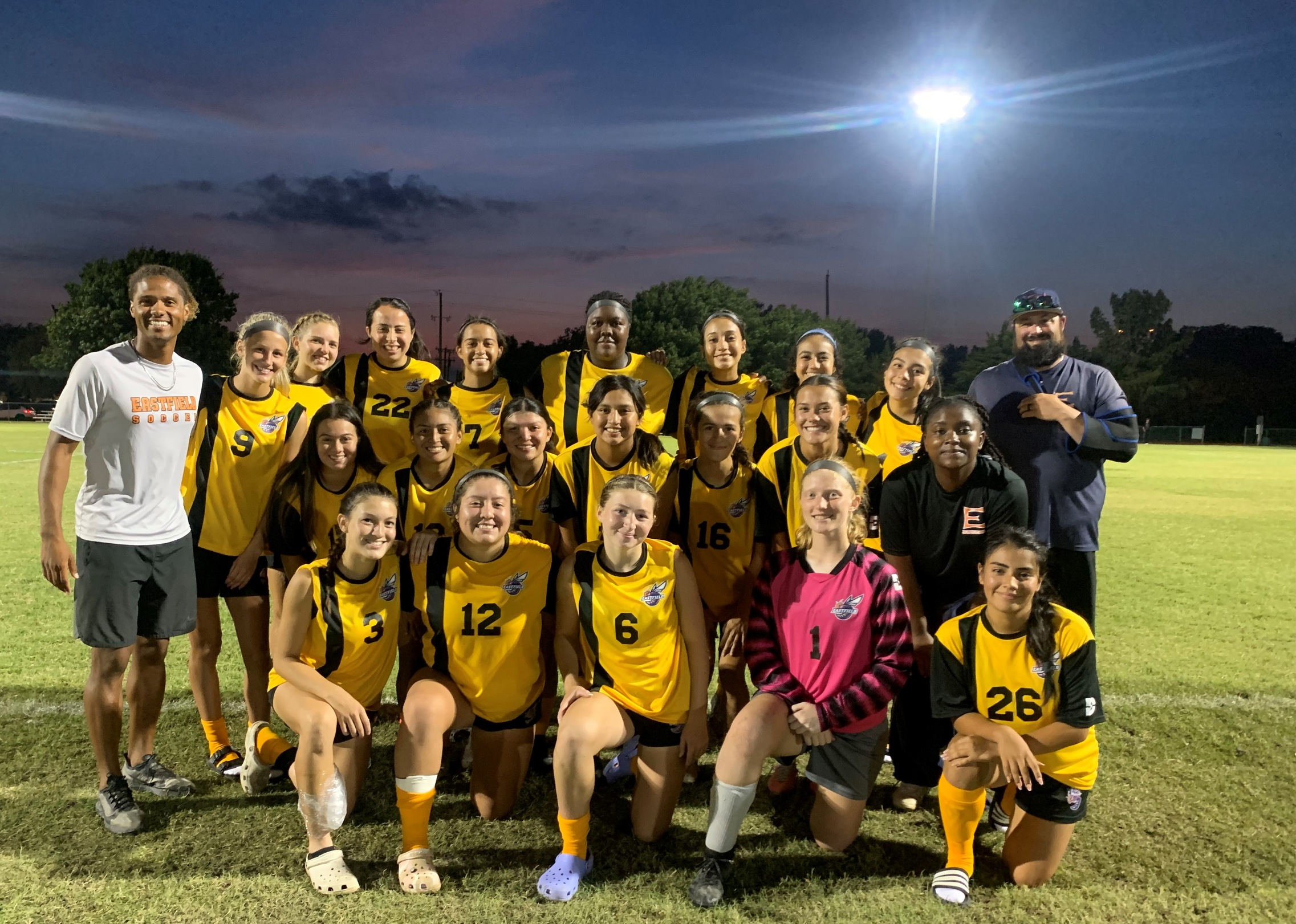 Bees Use Big 3-0 Win to Open up Conference